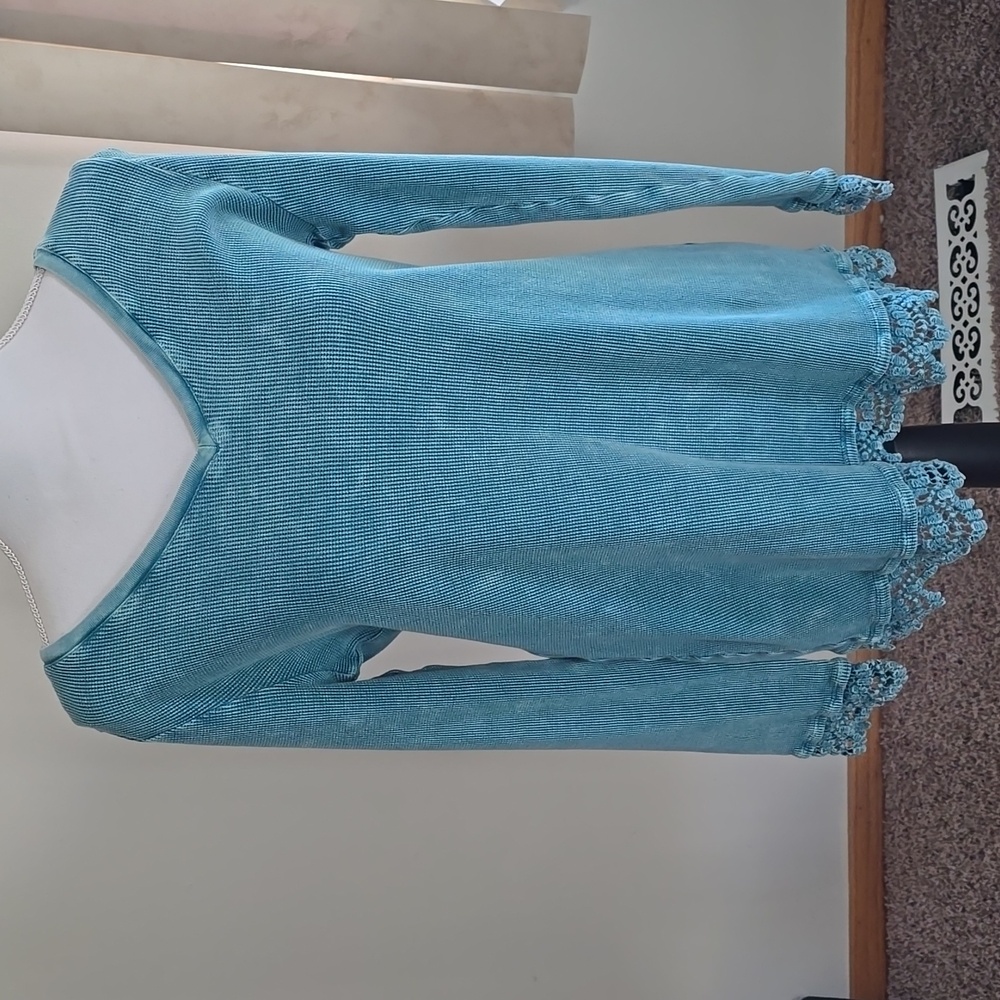 Soft Surroundings Green Thermal With lace tee shirt/top. Top Large